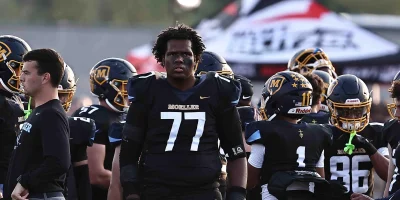 Moeller offensive lineman Kalel Johnson (77) gets ready on the field before their football game against St. Xavier Friday, Sept. 19, 2025. | Tony Tribble for The Enquirer / USA TODAY NETWORK via Imagn Images