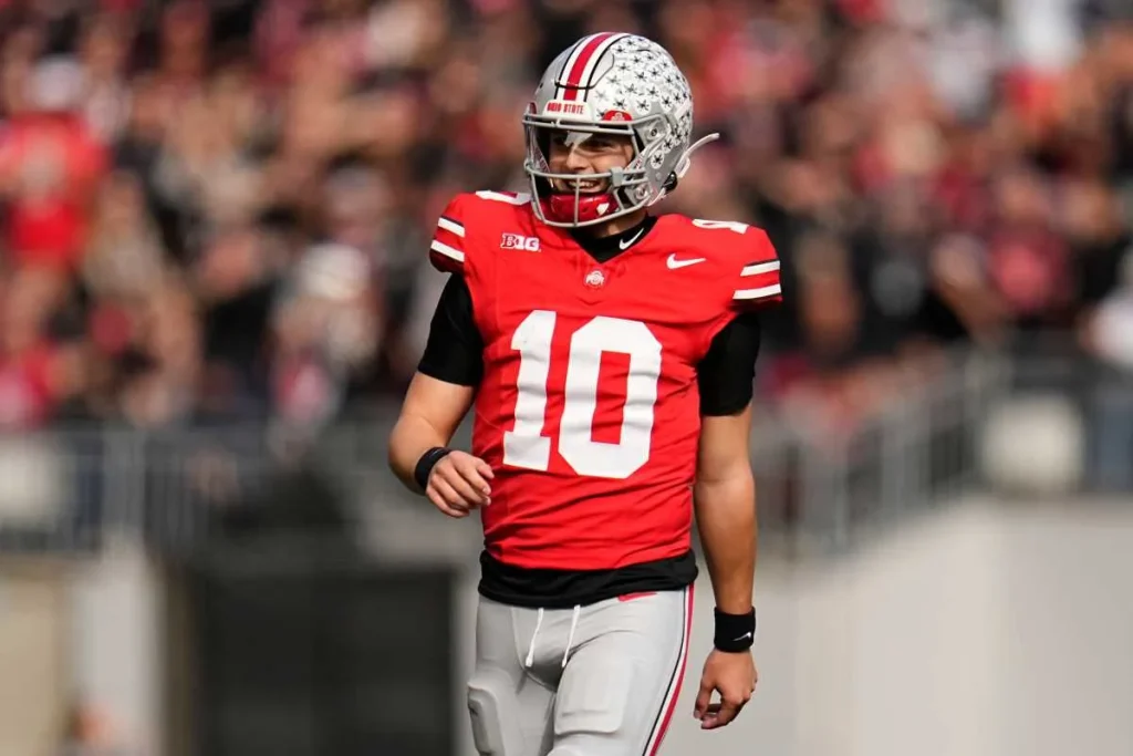 Ohio State Buckeyes quarterback Julian Sayin (10).Adam Cairns/Columbus Dispatch / USA TODAY NETWORK via Imagn Images (Adam Cairns;Columbus Dispatch; USA TODAY NETWORK via Imagn Images)